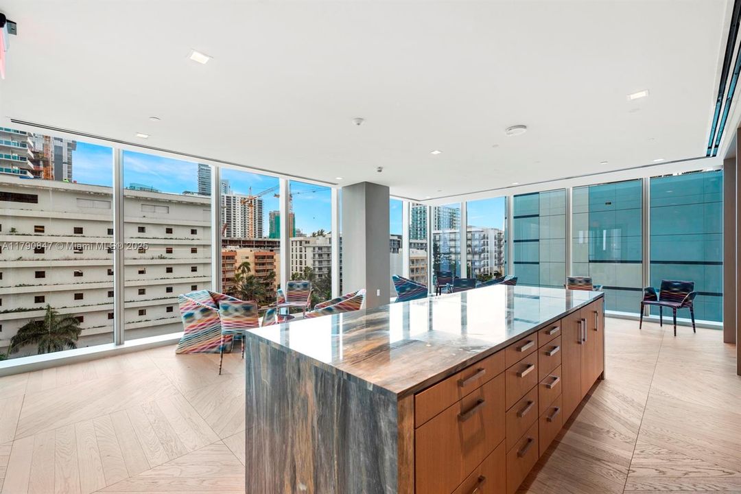 En Venta: $4,724,500 (4 camas, 6 baños, 4401 Pies cuadrados)