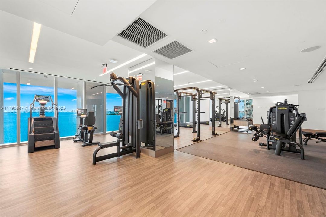 En Venta: $4,724,500 (4 camas, 6 baños, 4401 Pies cuadrados)