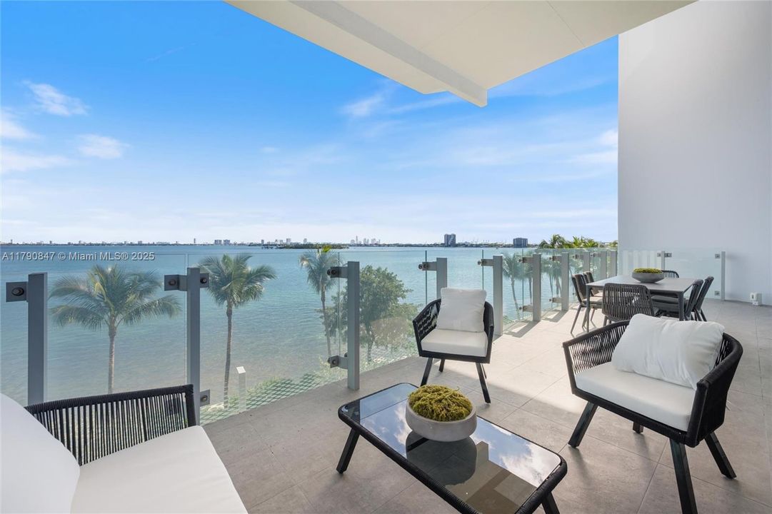 En Venta: $4,724,500 (4 camas, 6 baños, 4401 Pies cuadrados)