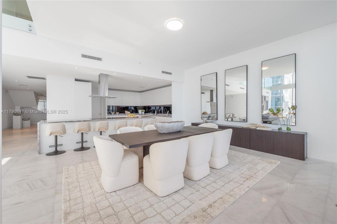 En Venta: $4,724,500 (4 camas, 6 baños, 4401 Pies cuadrados)