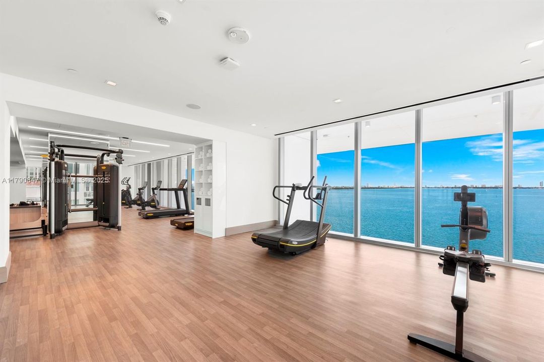 En Venta: $4,724,500 (4 camas, 6 baños, 4401 Pies cuadrados)