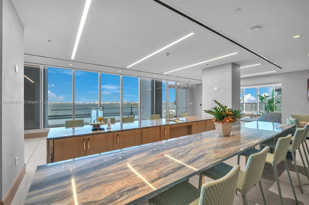 En Venta: $4,724,500 (4 camas, 6 baños, 4401 Pies cuadrados)