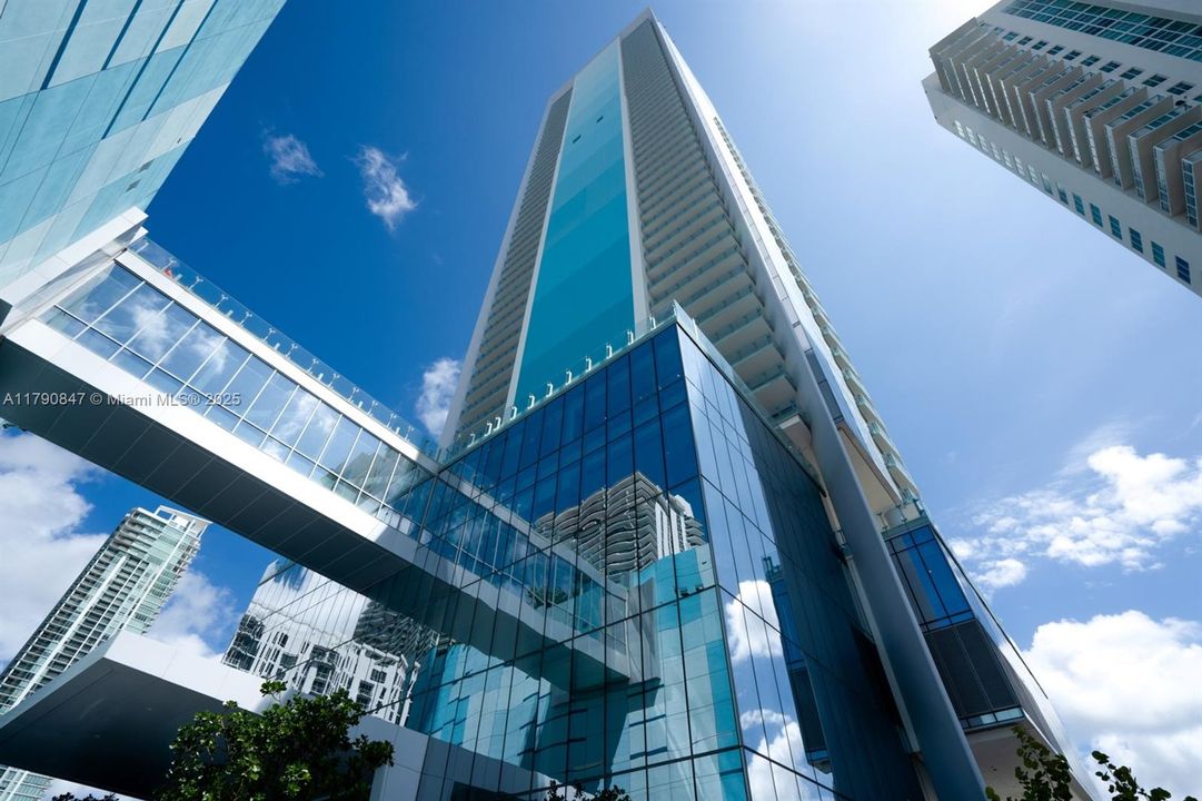 En Venta: $4,724,500 (4 camas, 6 baños, 4401 Pies cuadrados)