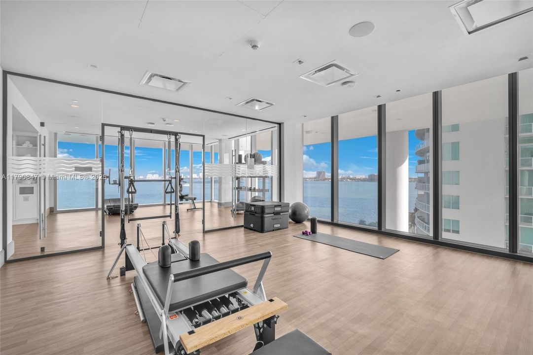 En Venta: $4,724,500 (4 camas, 6 baños, 4401 Pies cuadrados)