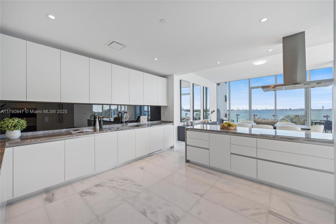 En Venta: $4,724,500 (4 camas, 6 baños, 4401 Pies cuadrados)