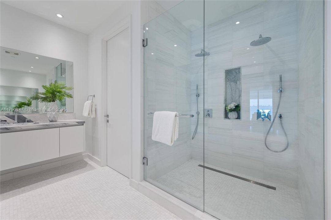 En Venta: $4,724,500 (4 camas, 6 baños, 4401 Pies cuadrados)