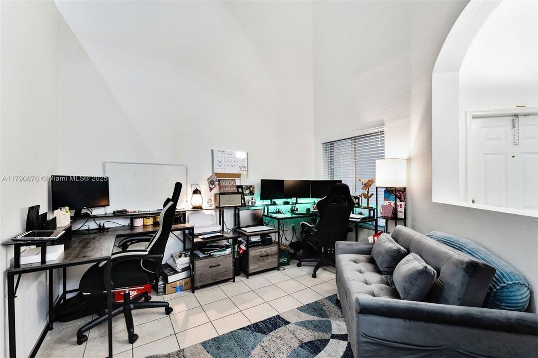 待售: $375,000 (3 贝兹, 2 浴室, 1932 平方英尺)