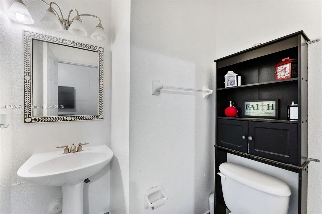 待售: $375,000 (3 贝兹, 2 浴室, 1932 平方英尺)