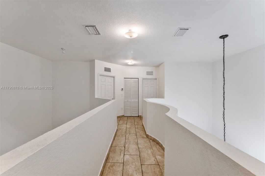 待售: $375,000 (3 贝兹, 2 浴室, 1932 平方英尺)