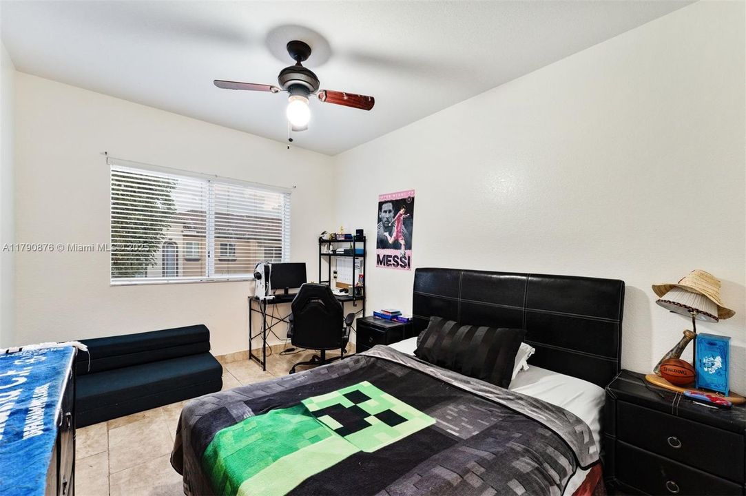 待售: $375,000 (3 贝兹, 2 浴室, 1932 平方英尺)