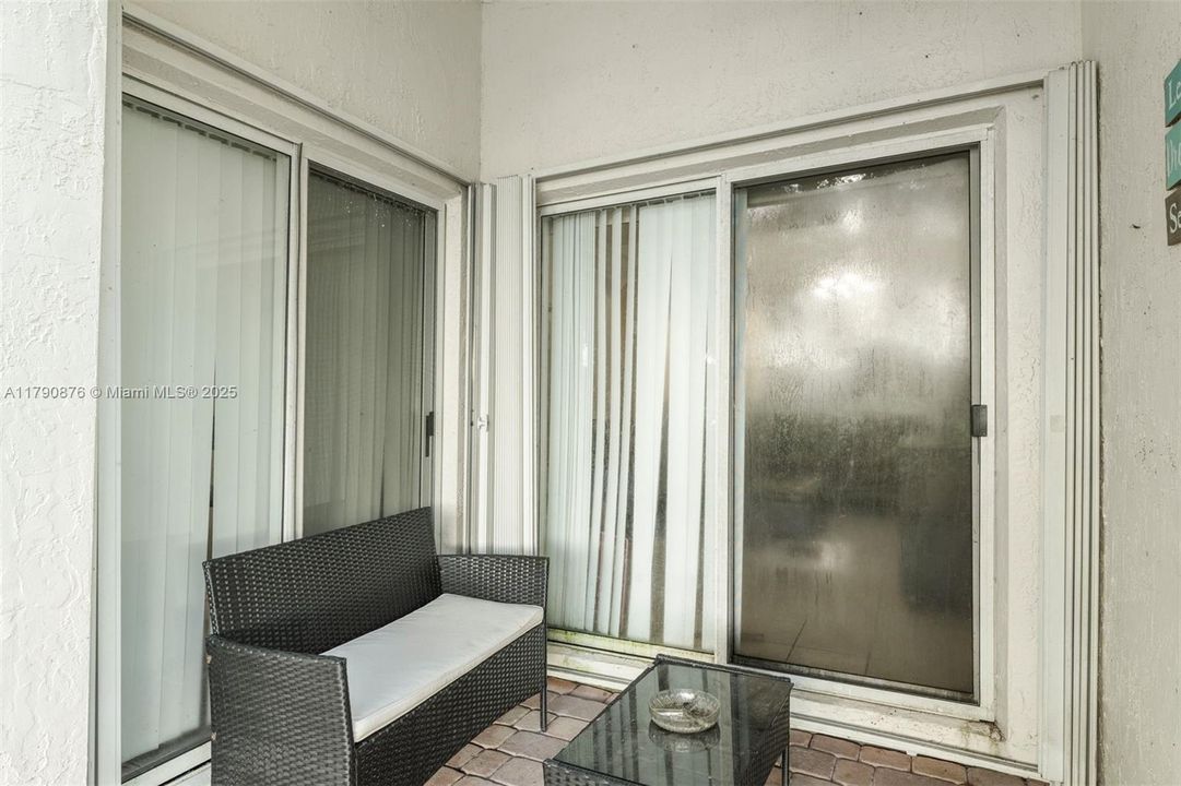 待售: $375,000 (3 贝兹, 2 浴室, 1932 平方英尺)