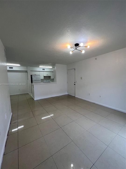 Active With Contract: $176,000 (2 beds, 2 baths, 895 Square Feet)