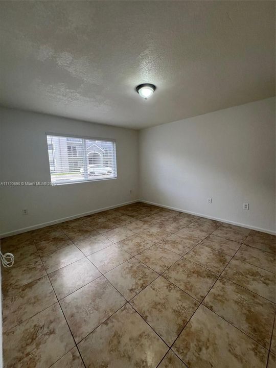 Active With Contract: $176,000 (2 beds, 2 baths, 895 Square Feet)