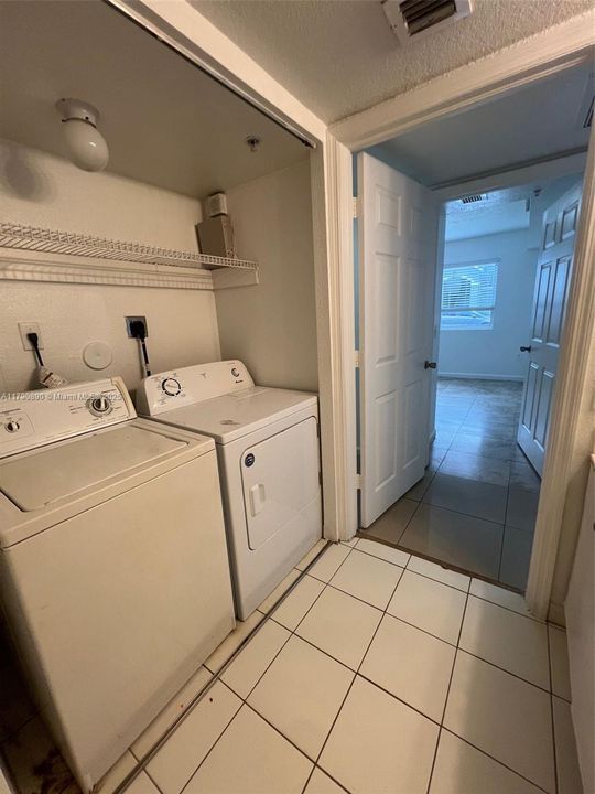 Active With Contract: $176,000 (2 beds, 2 baths, 895 Square Feet)