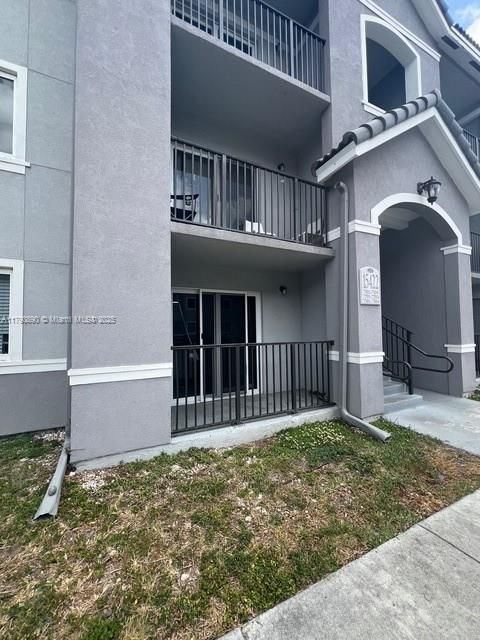 Active With Contract: $176,000 (2 beds, 2 baths, 895 Square Feet)