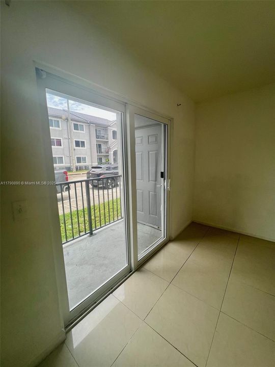 Active With Contract: $176,000 (2 beds, 2 baths, 895 Square Feet)