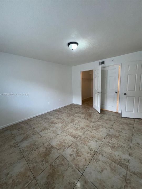 Active With Contract: $176,000 (2 beds, 2 baths, 895 Square Feet)