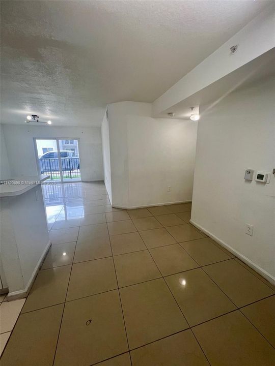 Active With Contract: $176,000 (2 beds, 2 baths, 895 Square Feet)