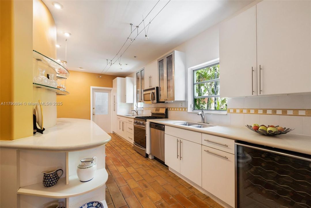 For Sale: $10,950,000 (6 beds, 5 baths, 4535 Square Feet)