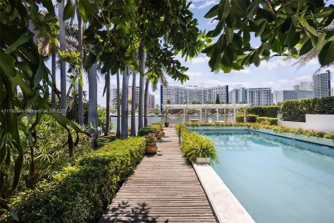 For Sale: $10,950,000 (6 beds, 5 baths, 4535 Square Feet)