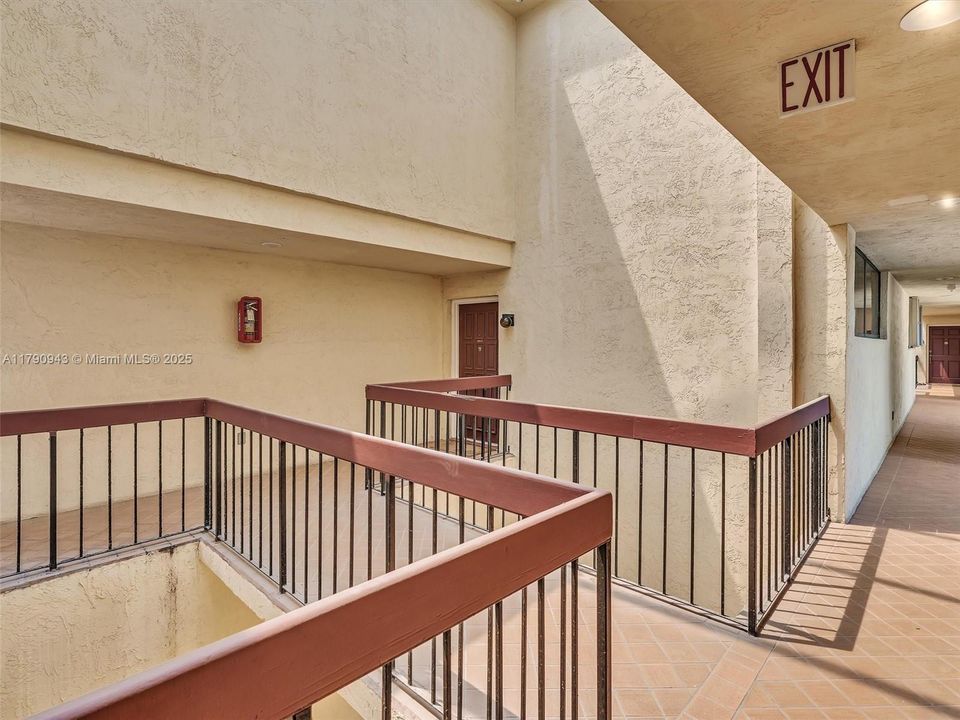 Recently Sold: $549,000 (2 beds, 2 baths, 919 Square Feet)