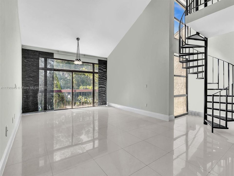 Recently Sold: $549,000 (2 beds, 2 baths, 919 Square Feet)