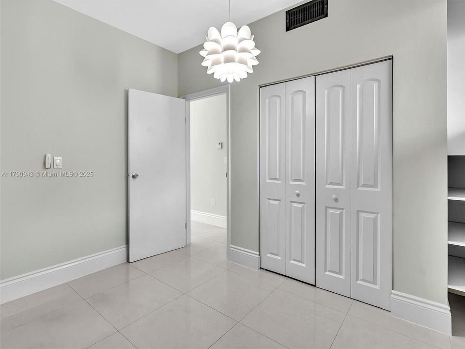 Recently Sold: $549,000 (2 beds, 2 baths, 919 Square Feet)