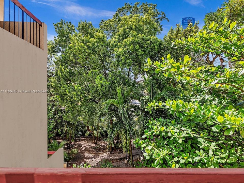 Recently Sold: $549,000 (2 beds, 2 baths, 919 Square Feet)