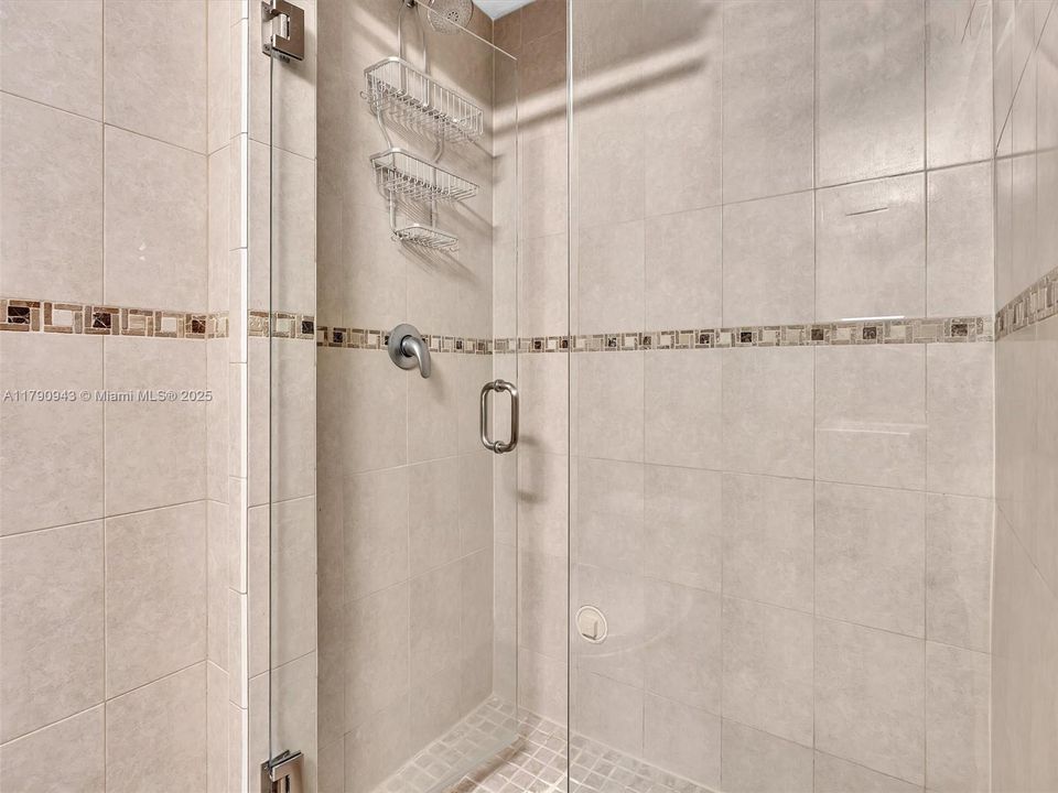 Recently Sold: $549,000 (2 beds, 2 baths, 919 Square Feet)