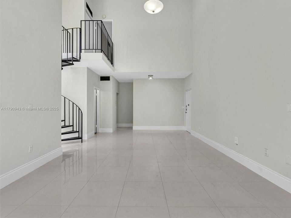 Recently Sold: $549,000 (2 beds, 2 baths, 919 Square Feet)