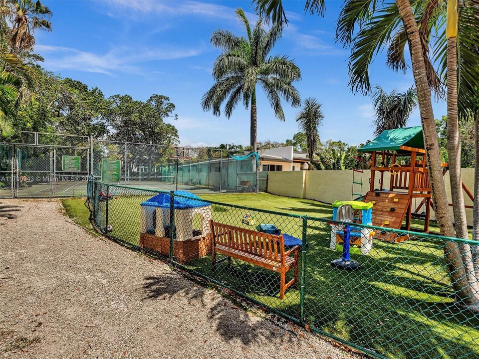 Recently Sold: $549,000 (2 beds, 2 baths, 919 Square Feet)