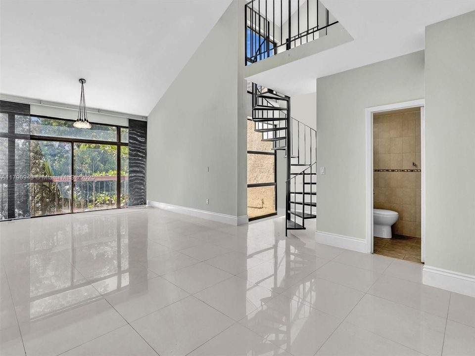 Recently Sold: $549,000 (2 beds, 2 baths, 919 Square Feet)