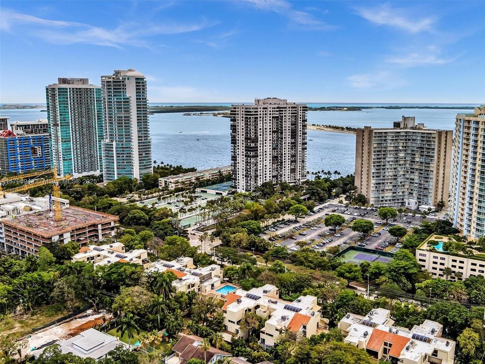 Recently Sold: $549,000 (2 beds, 2 baths, 919 Square Feet)