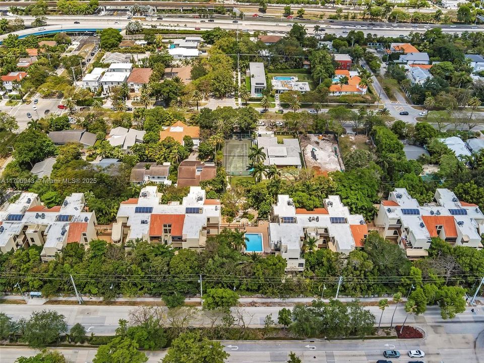 Recently Sold: $549,000 (2 beds, 2 baths, 919 Square Feet)