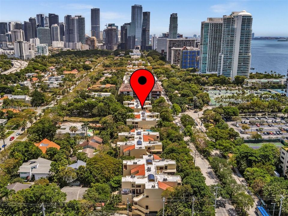 Recently Sold: $549,000 (2 beds, 2 baths, 919 Square Feet)