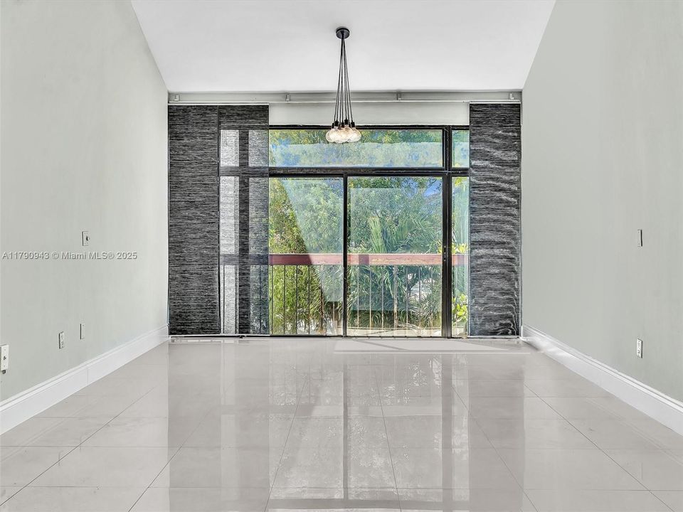 Recently Sold: $549,000 (2 beds, 2 baths, 919 Square Feet)