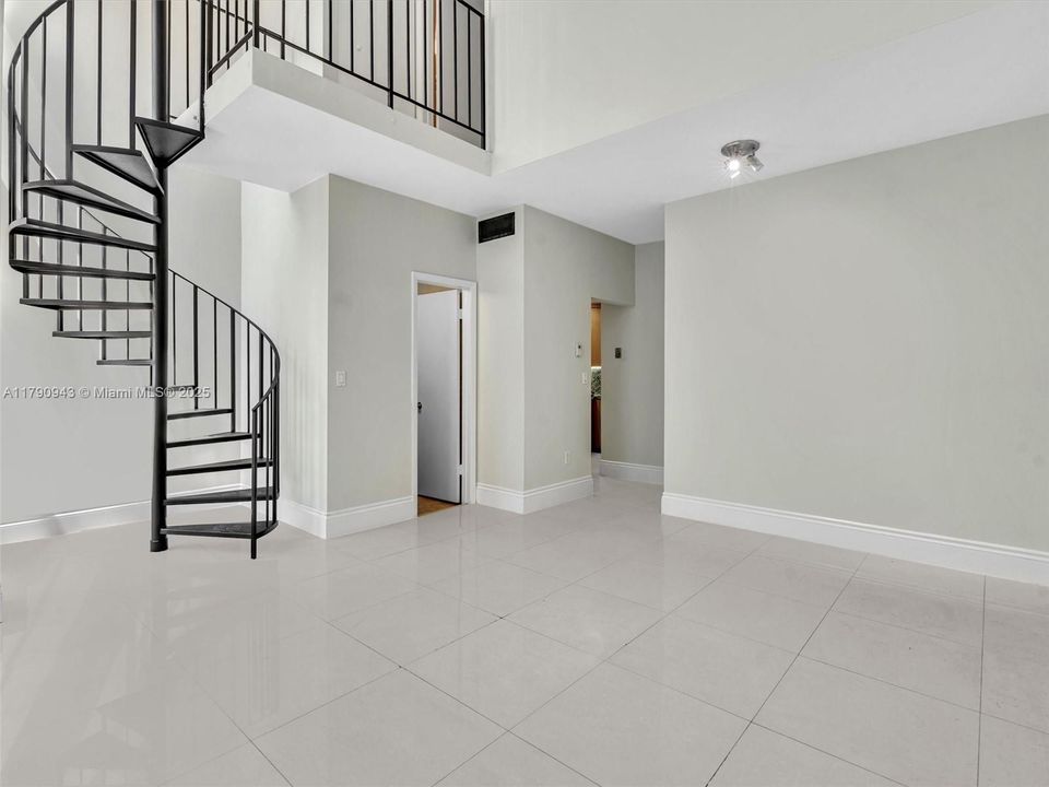 Recently Sold: $549,000 (2 beds, 2 baths, 919 Square Feet)