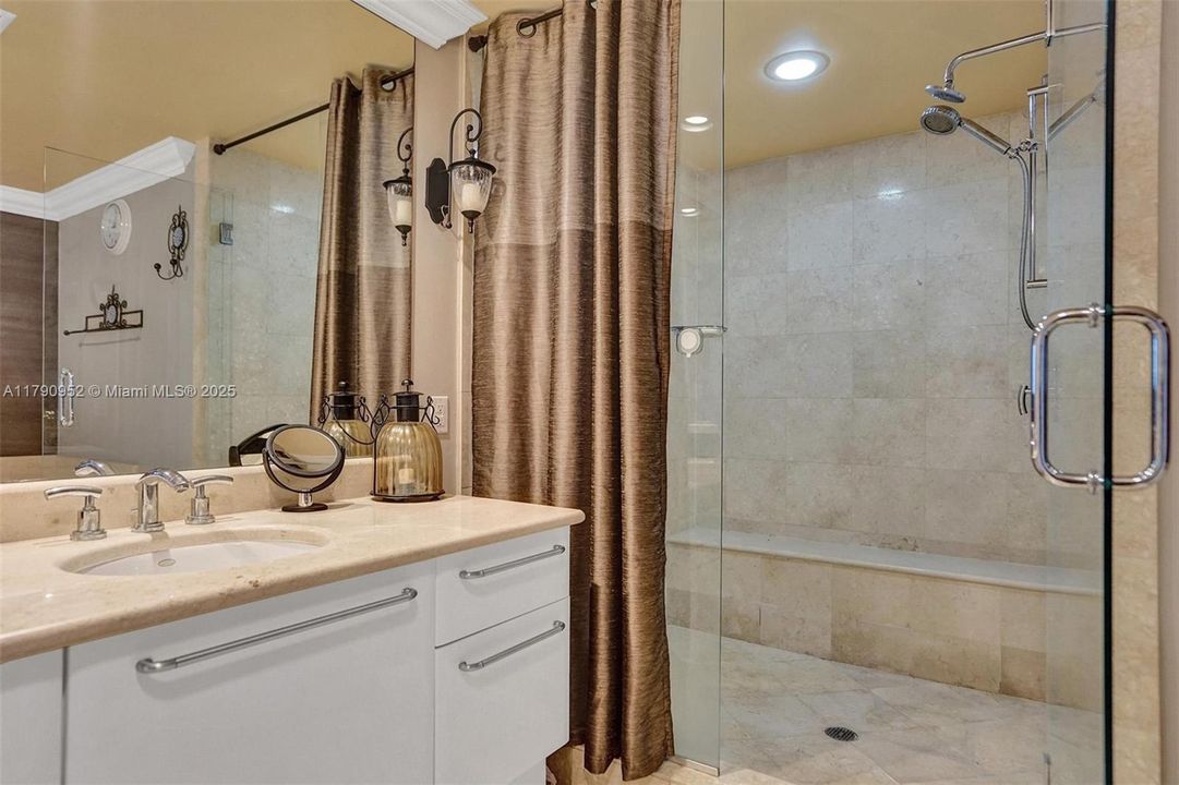 For Sale: $1,200,000 (2 beds, 2 baths, 1733 Square Feet)