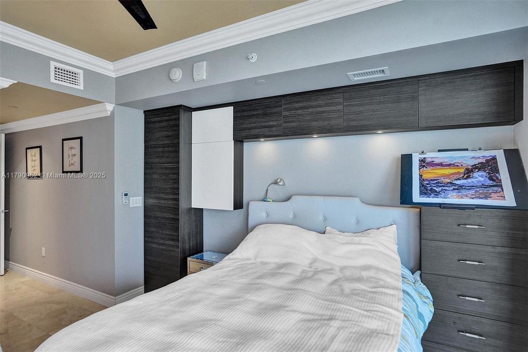 For Sale: $1,200,000 (2 beds, 2 baths, 1733 Square Feet)