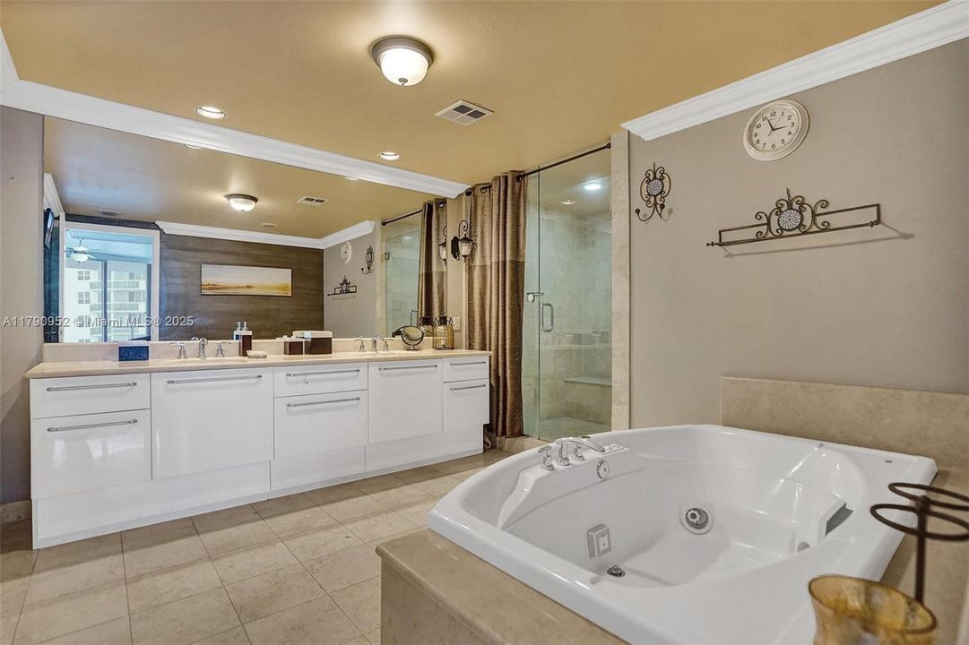 For Sale: $1,200,000 (2 beds, 2 baths, 1733 Square Feet)