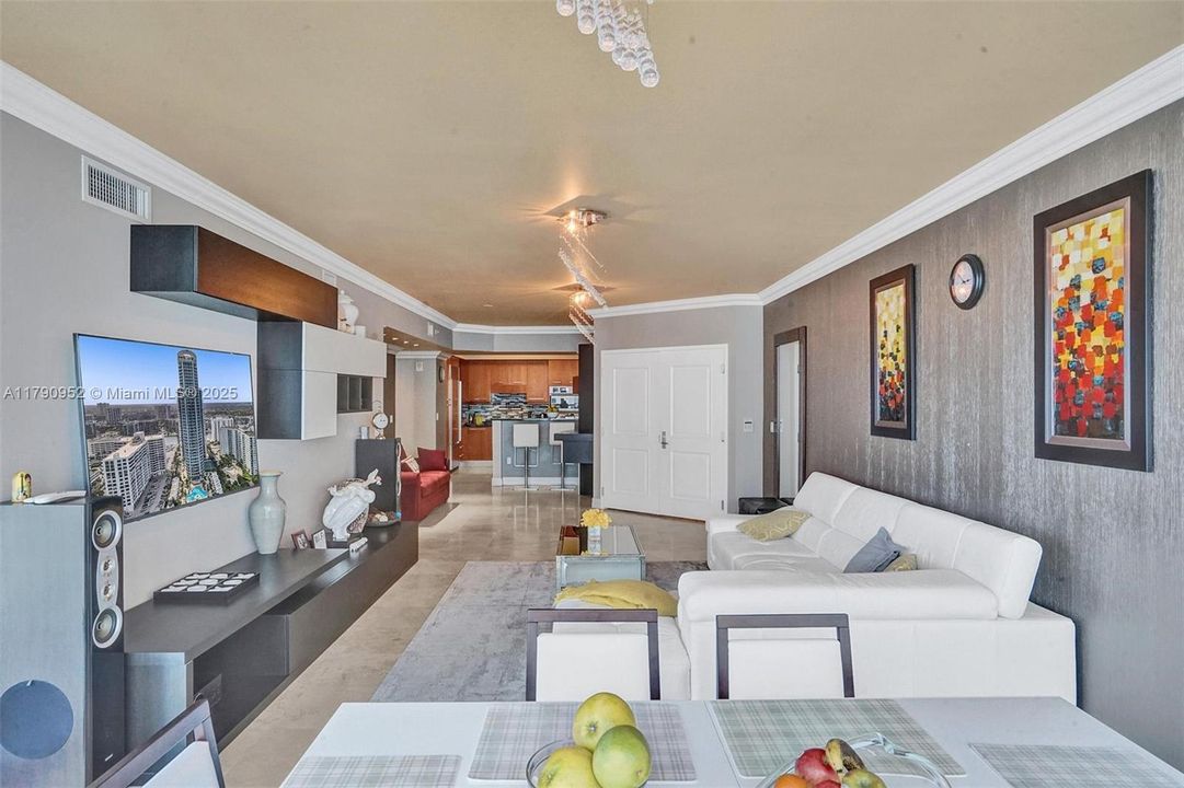 For Sale: $1,200,000 (2 beds, 2 baths, 1733 Square Feet)