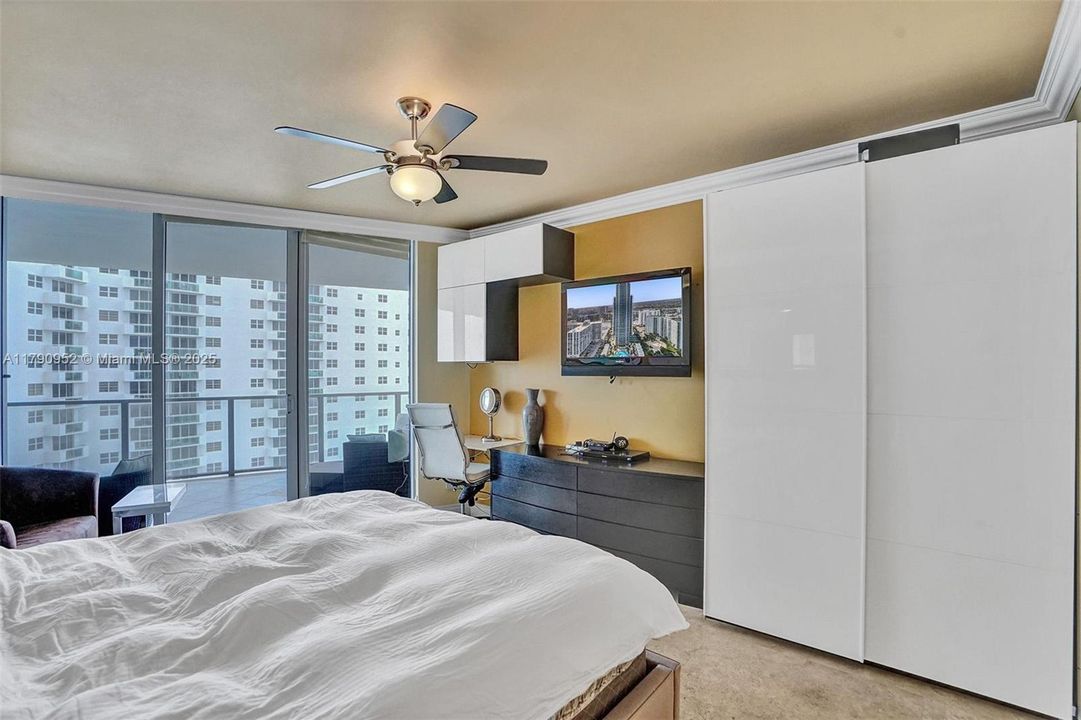 For Sale: $1,200,000 (2 beds, 2 baths, 1733 Square Feet)