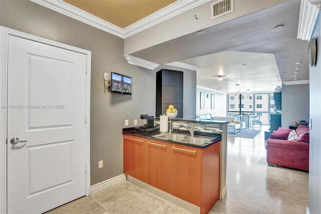 For Sale: $1,200,000 (2 beds, 2 baths, 1733 Square Feet)