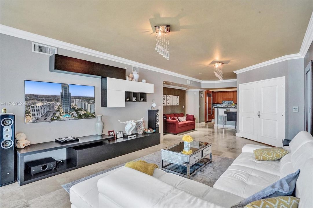 For Sale: $1,200,000 (2 beds, 2 baths, 1733 Square Feet)