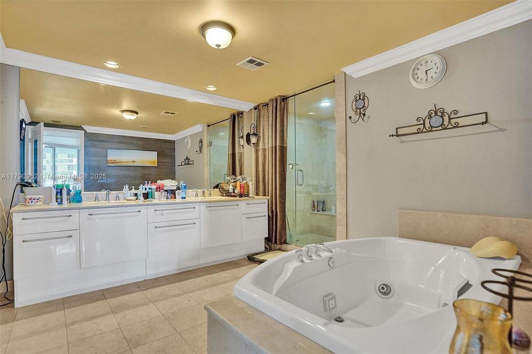 For Sale: $1,200,000 (2 beds, 2 baths, 1733 Square Feet)