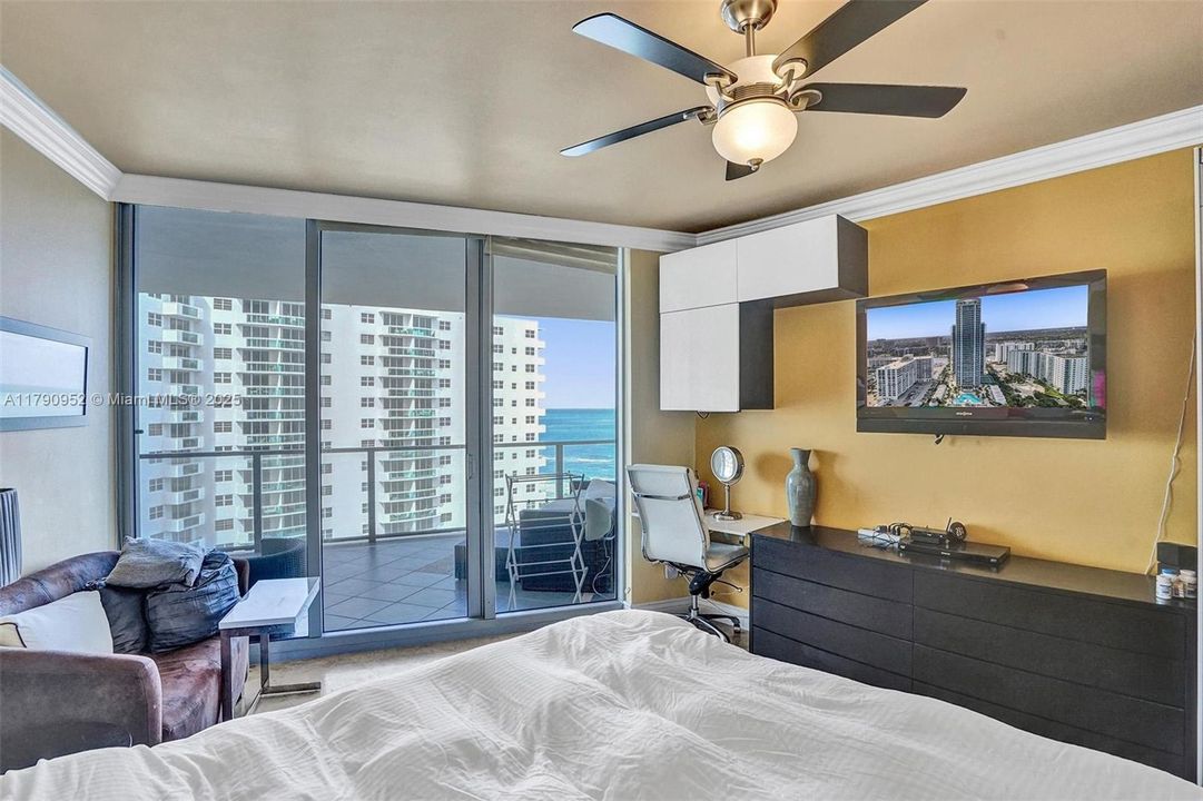 For Sale: $1,200,000 (2 beds, 2 baths, 1733 Square Feet)