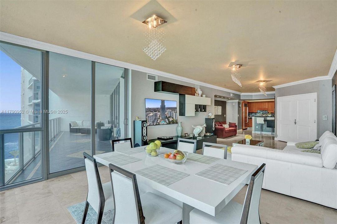 For Sale: $1,200,000 (2 beds, 2 baths, 1733 Square Feet)