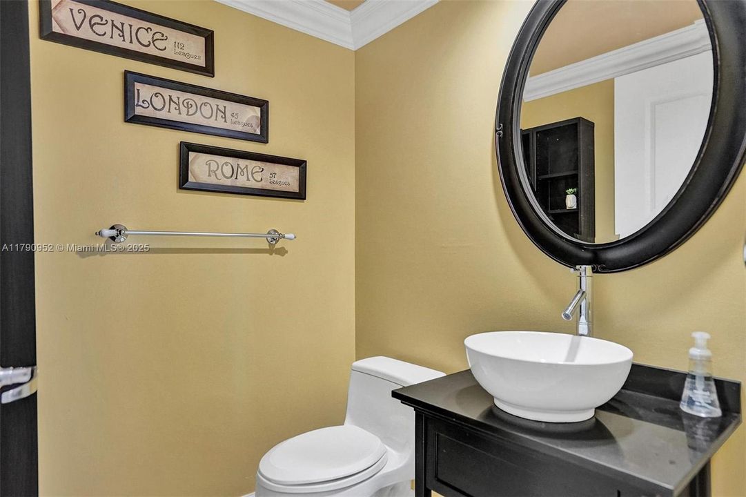 For Sale: $1,200,000 (2 beds, 2 baths, 1733 Square Feet)