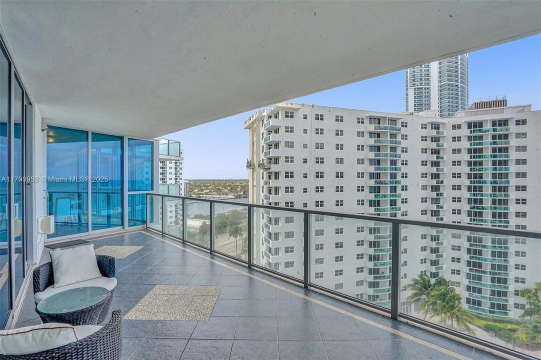 For Sale: $1,200,000 (2 beds, 2 baths, 1733 Square Feet)