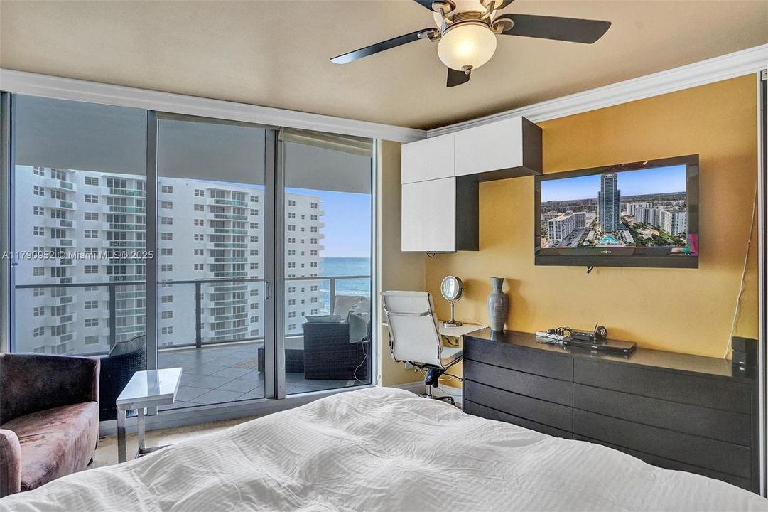 For Sale: $1,200,000 (2 beds, 2 baths, 1733 Square Feet)